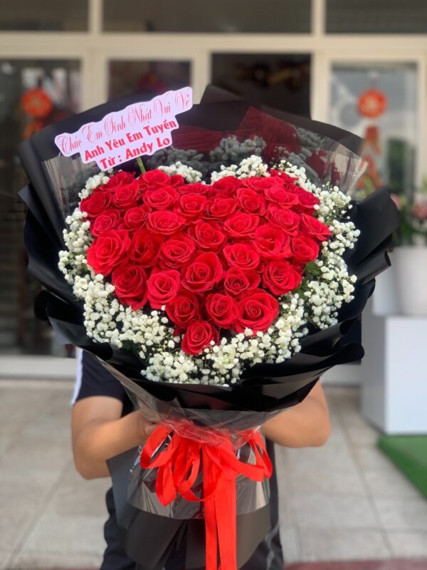 Bó hồng đỏ trái tim