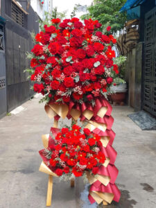 Kệ khai trương sắc đỏ