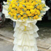 kệ hoa khai trương màu vàng