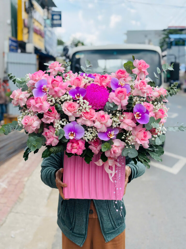 Giỏ hoa tươi xinh